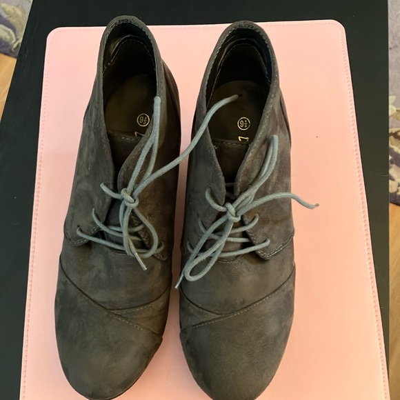 Ankle booties - Picture 1 of 7